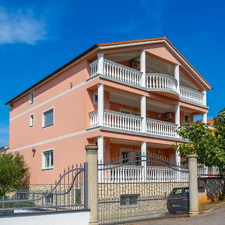 1 Bedroom Beautiful In Apartament *