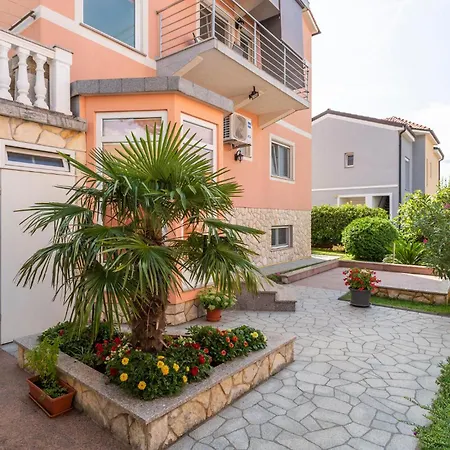 1 Bedroom Beautiful In