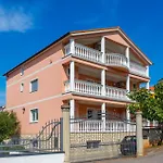 1 Bedroom Beautiful In Apartamento *