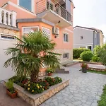 1 Bedroom Beautiful In