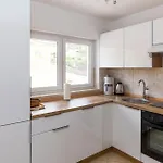 1 Bedroom Beautiful In Apartamento Crikvenica