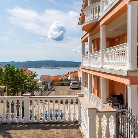 1 Bedroom Beautiful In